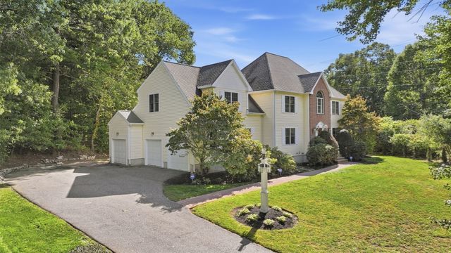 24 Goodnow Ln, Framingham, MA 01702