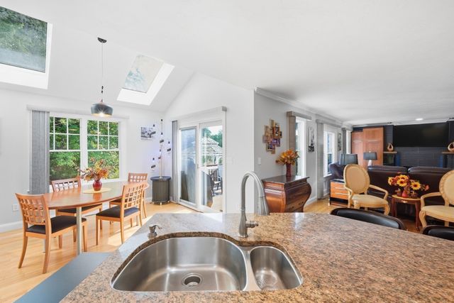 24 Goodnow Ln, Framingham, MA 01702