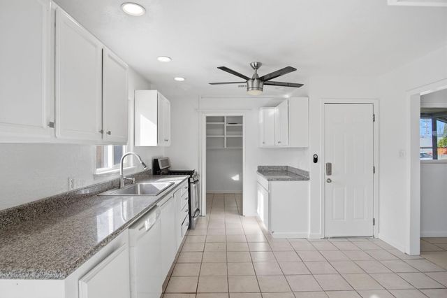 820 Hawthorne Ave, Modesto, CA 95350