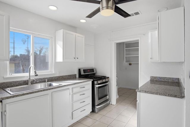 820 Hawthorne Ave, Modesto, CA 95350