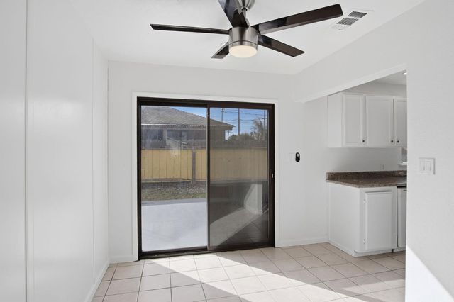 820 Hawthorne Ave, Modesto, CA 95350