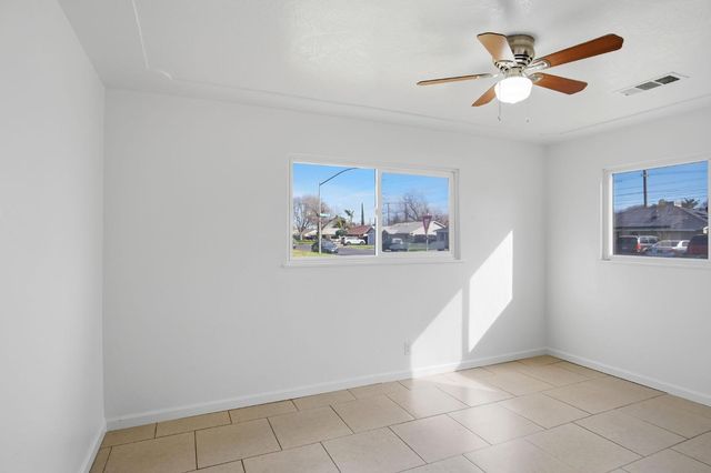 820 Hawthorne Ave, Modesto, CA 95350