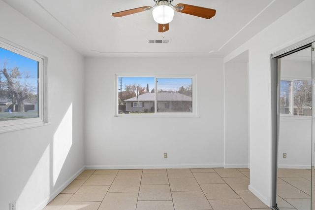 820 Hawthorne Ave, Modesto, CA 95350