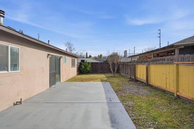 820 Hawthorne Ave, Modesto, CA 95350