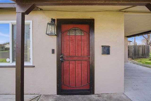 820 Hawthorne Ave, Modesto, CA 95350