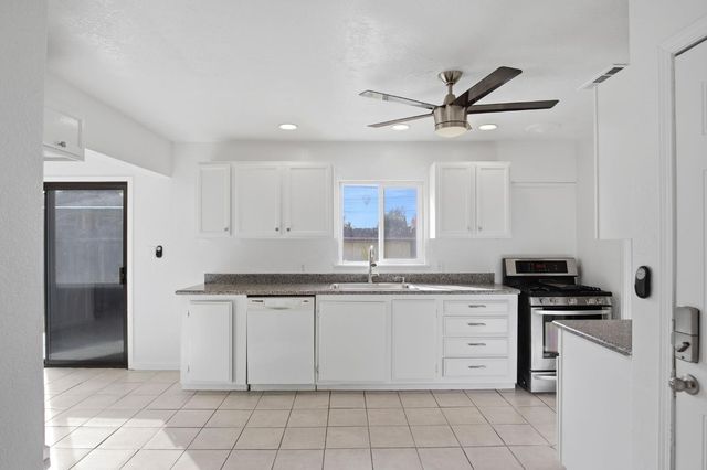 820 Hawthorne Ave, Modesto, CA 95350