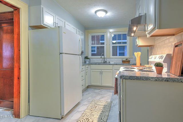 1009 West Sullivan Street, Kingsport, TN 37660