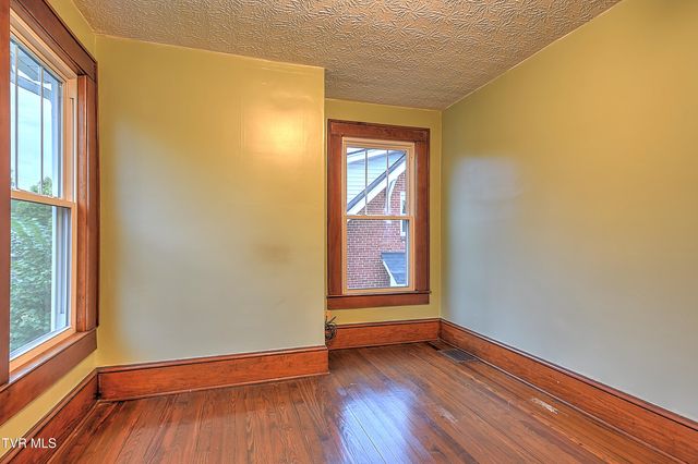 1009 West Sullivan Street, Kingsport, TN 37660