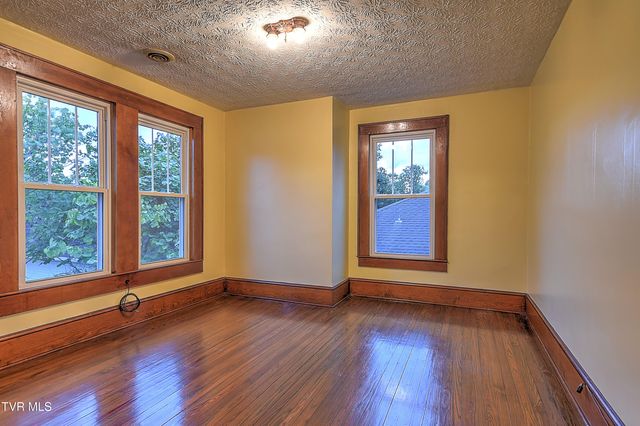 1009 West Sullivan Street, Kingsport, TN 37660
