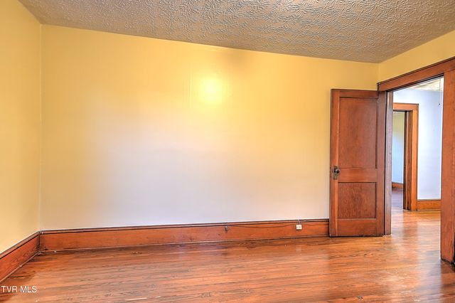 1009 West Sullivan Street, Kingsport, TN 37660