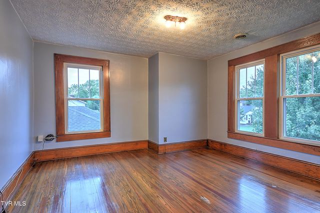1009 West Sullivan Street, Kingsport, TN 37660