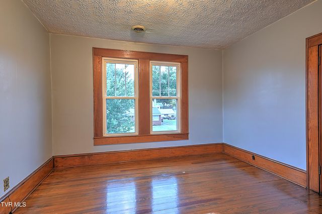 1009 West Sullivan Street, Kingsport, TN 37660