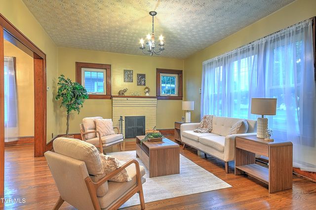 1009 West Sullivan Street, Kingsport, TN 37660