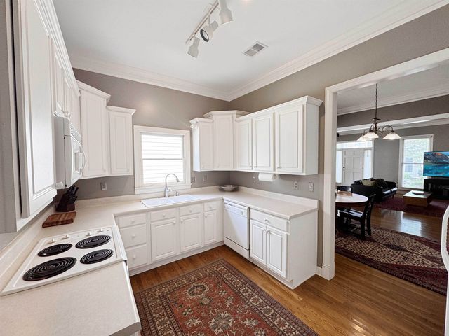 557 RIENZI DR, Memphis, TN 38103