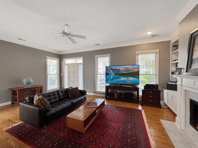 557 RIENZI DR, Memphis, TN 38103