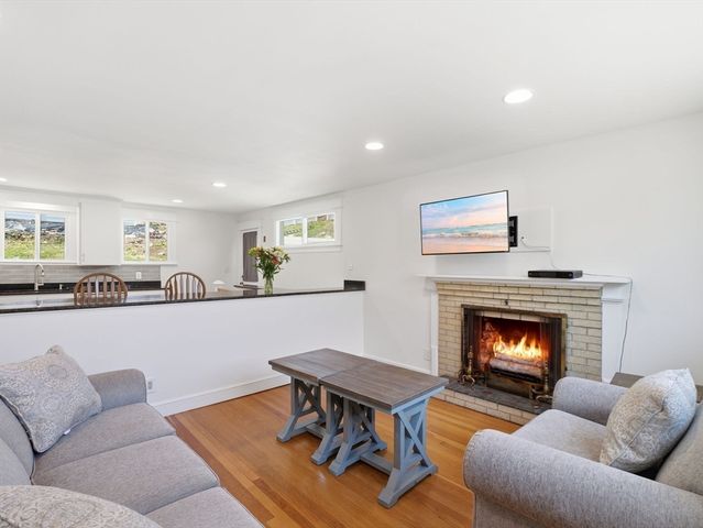 76 Wheeler Ave, Melrose, MA 02176