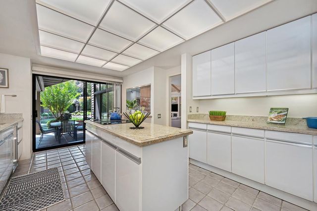 7650 Pineridge Ln, Fair Oaks, CA 95628
