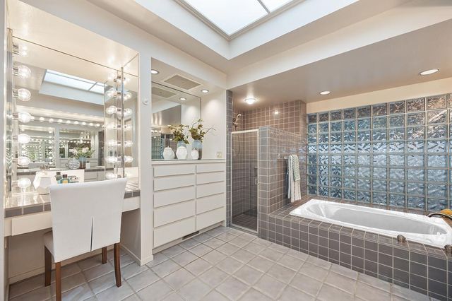 7650 Pineridge Ln, Fair Oaks, CA 95628