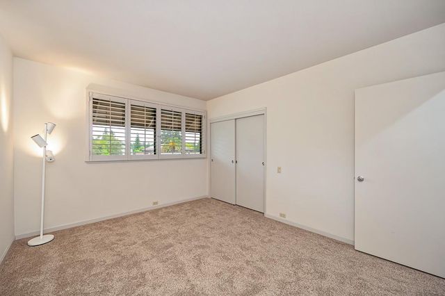 7650 Pineridge Ln, Fair Oaks, CA 95628