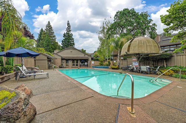 7650 Pineridge Ln, Fair Oaks, CA 95628