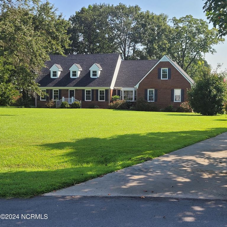 97 Planters Walk Lane, Clinton, NC 28328