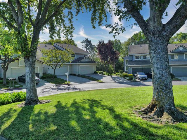 7445 Rolling Hills Cir, Dublin, CA 94568