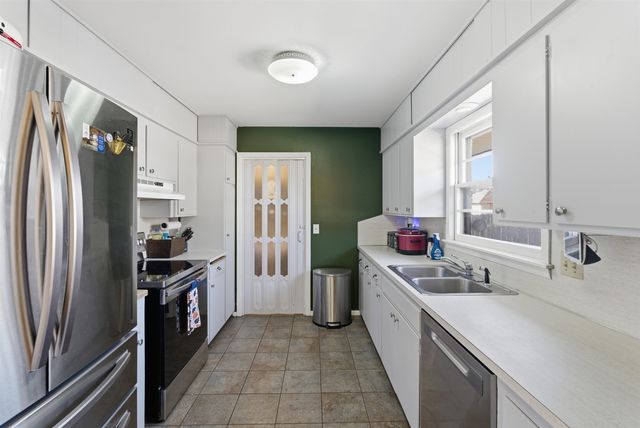 5702 E Rockhill St, Wichita, KS 67208