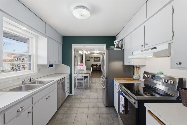 5702 E Rockhill St, Wichita, KS 67208