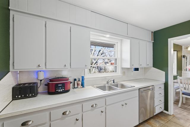 5702 E Rockhill St, Wichita, KS 67208