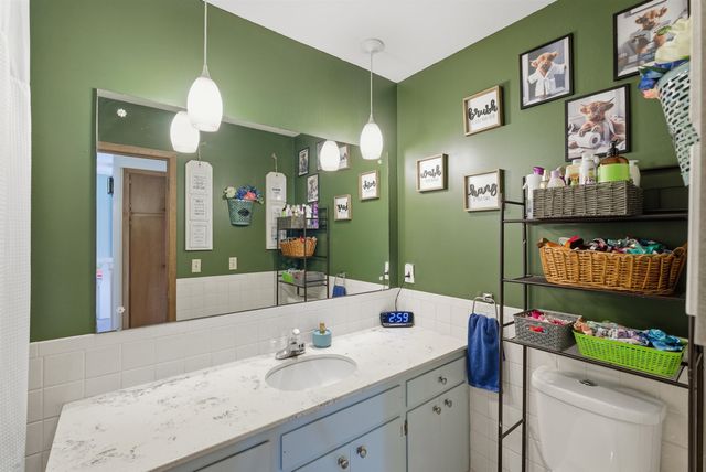 5702 E Rockhill St, Wichita, KS 67208