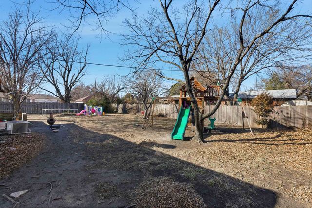 5702 E Rockhill St, Wichita, KS 67208