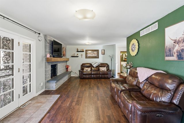 5702 E Rockhill St, Wichita, KS 67208