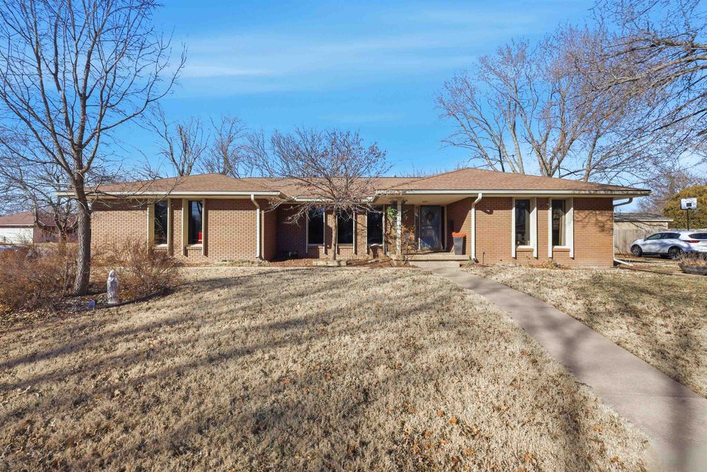 5702 E Rockhill St, Wichita, KS 67208