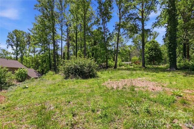 207 Wood Dale Drive, Hendersonville, NC 28791