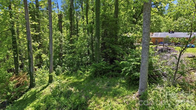 207 Wood Dale Drive, Hendersonville, NC 28791