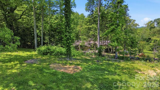 207 Wood Dale Drive, Hendersonville, NC 28791