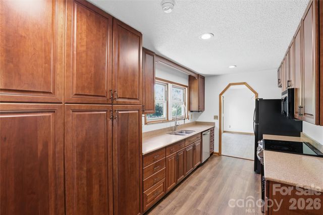 207 Wood Dale Drive, Hendersonville, NC 28791