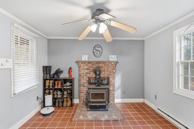 14 Woodland Rd, Uxbridge, MA 01569