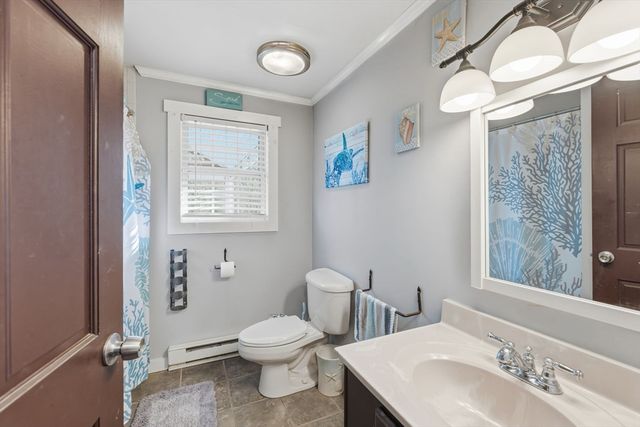 14 Woodland Rd, Uxbridge, MA 01569