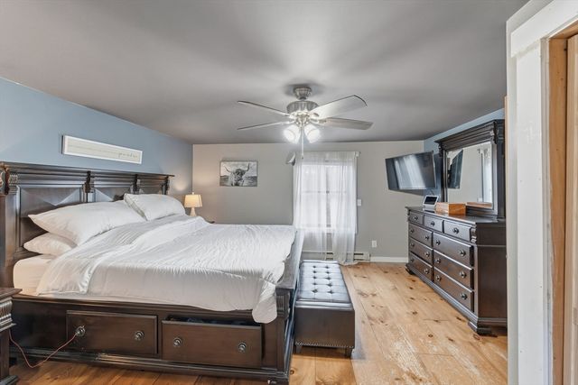 14 Woodland Rd, Uxbridge, MA 01569