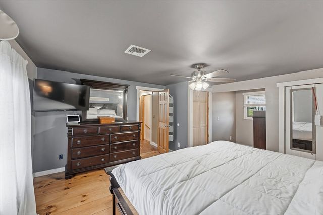 14 Woodland Rd, Uxbridge, MA 01569