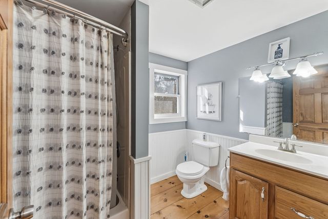 14 Woodland Rd, Uxbridge, MA 01569