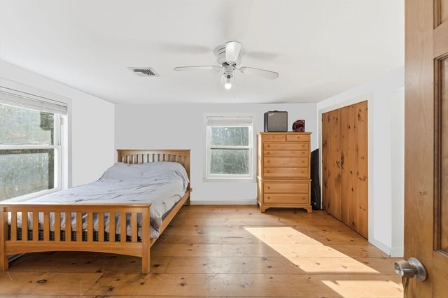 14 Woodland Rd, Uxbridge, MA 01569