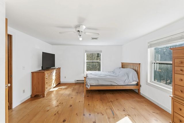 14 Woodland Rd, Uxbridge, MA 01569