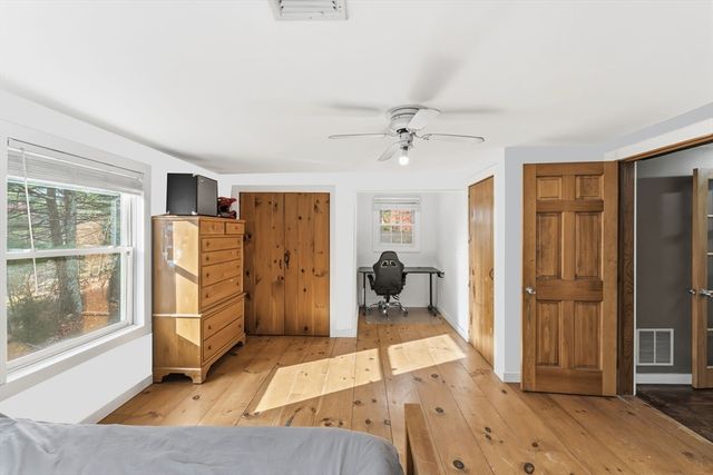 14 Woodland Rd, Uxbridge, MA 01569