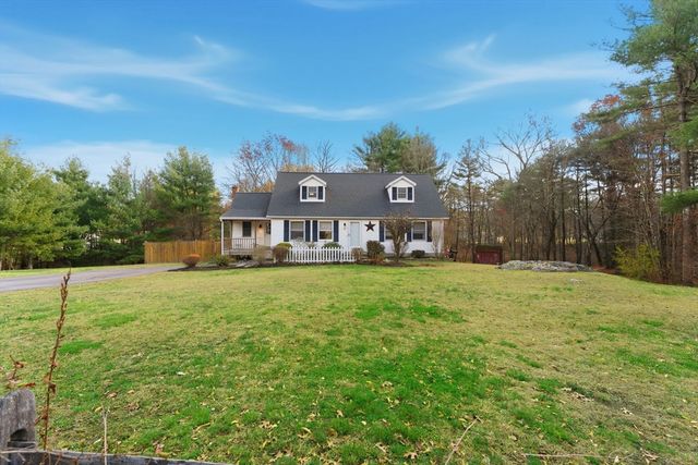 14 Woodland Rd, Uxbridge, MA 01569
