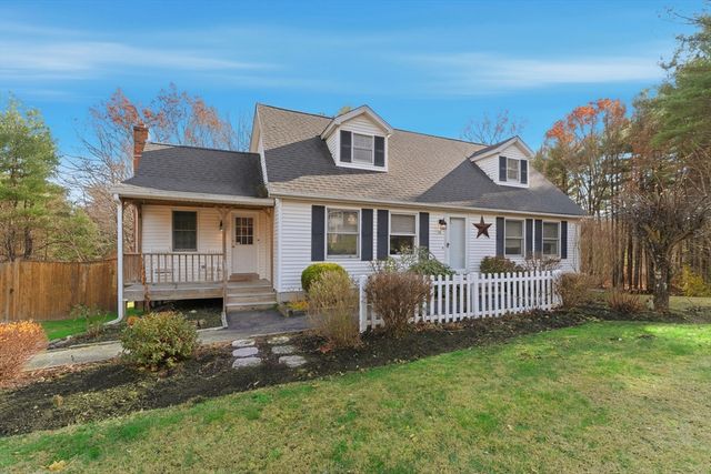 14 Woodland Rd, Uxbridge, MA 01569