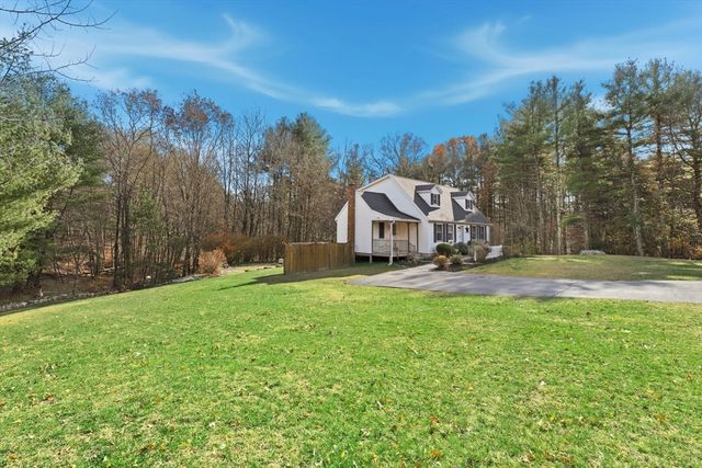 14 Woodland Rd, Uxbridge, MA 01569
