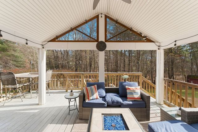 14 Woodland Rd, Uxbridge, MA 01569