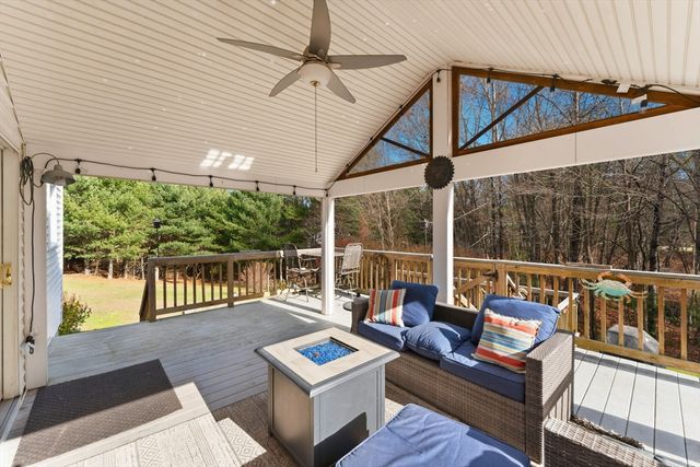 14 Woodland Rd, Uxbridge, MA 01569